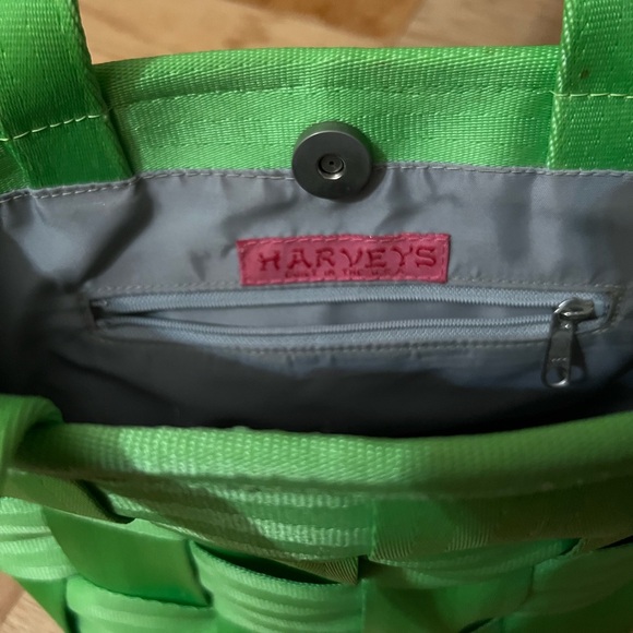 Harvey’s Green Seatbelt Bag - Picture 6 of 14